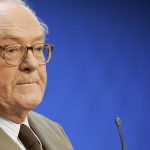 Fransız aşırı sağ mezar Jean-Marie Le Pen yok edildi