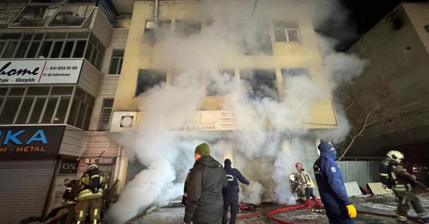 Ankara’daki mobilya seminerinde yangın çıktı