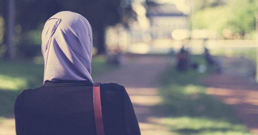Başörtülülere hakaret eden akademisyen görevden uzaklaştırıldı