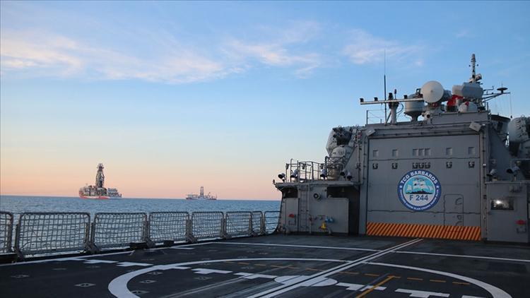 TCG Barbaros görevinin başında! Göz açtırmıyor