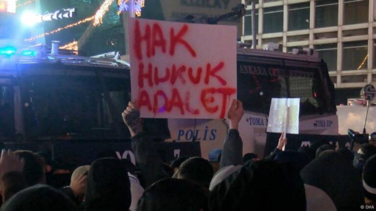 Cinayete sadece 3 ay hapis! Savcı talimatıyla karakoldan elini kolunu sallaya sallaya çıkmış… – Son Dakika Türkiye Haberleri