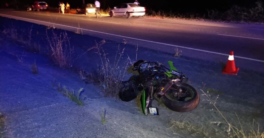 Sakarya’da otomobil ile iki motosiklet çarpıştı: 1 ölü, 3 yaralı