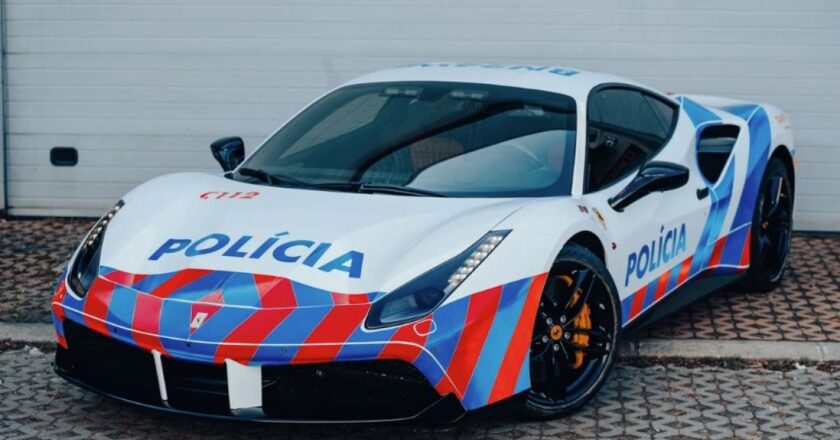 Portekiz polisinin araç filosuna Ferrari dahil edildi