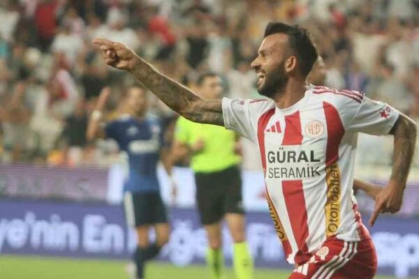 Antalyaspor, Kasımpaşa'yı ligin ilk haftasında devirdi!