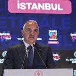 Bakan Ersoy İstanbul Kültür Yolu Festivali sergilerini gezdi