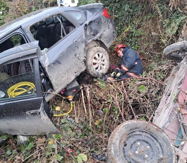 Otomobilin çarptığı 3 tekerlekli motosikletin sürücüsü ve yolcusu hayatını kaybetti